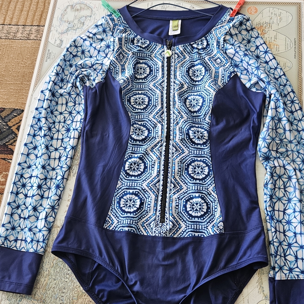 XL Rash Guard Onepiece Swimsuit With Zipper Womens